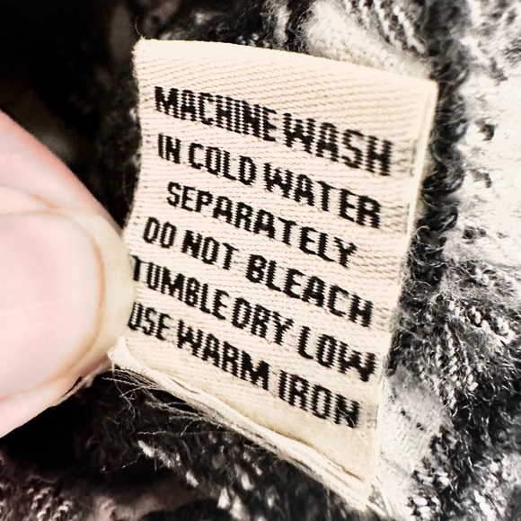 NWT Sim & Sam Black & White Plaid Smocked Long Sleeve Peasant Top | Size M - Picture 6 of 7